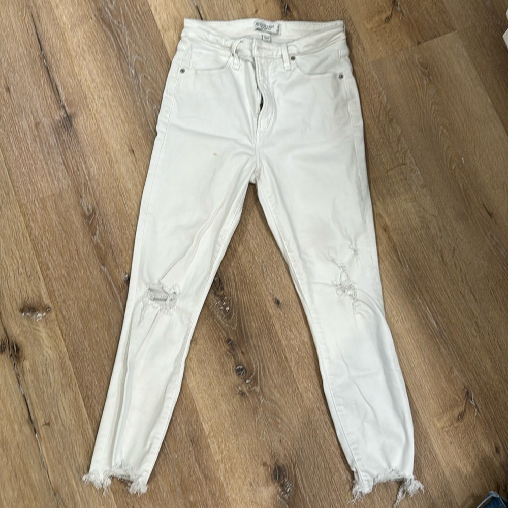A&F White The Super Skinny Ankle High Rise - Curve Love size 4 short/27 short
